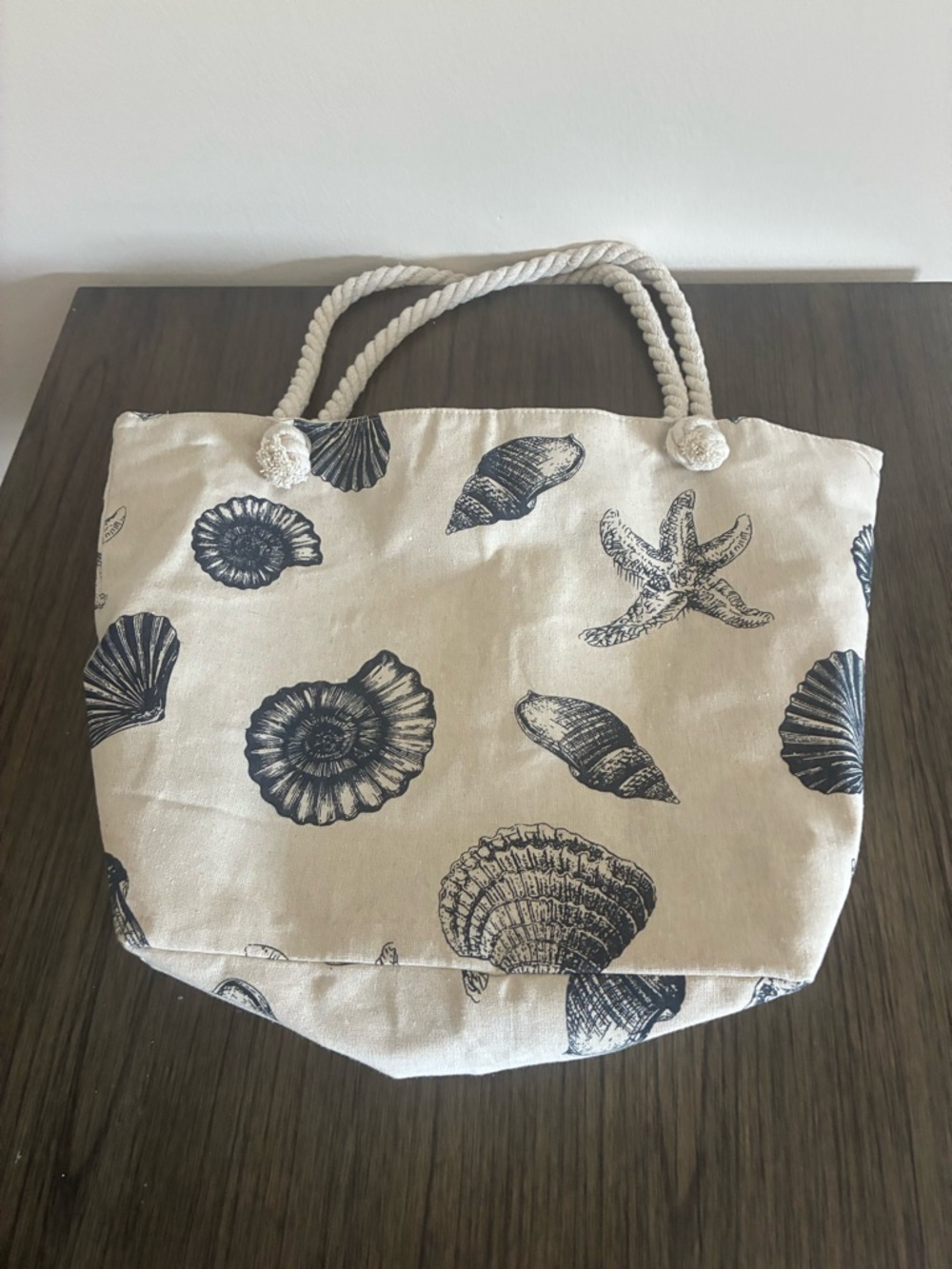 Canvas Shell-Print Tote Bag in Cream and Navy